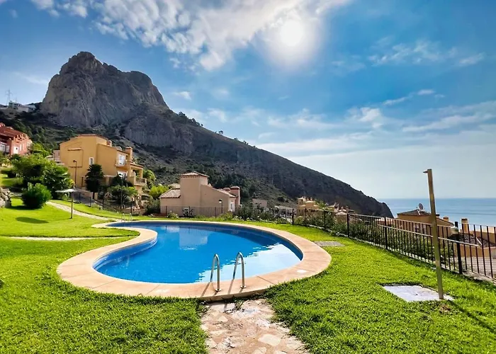 Charming Townhouse With Sea Views & Pool In Altea
