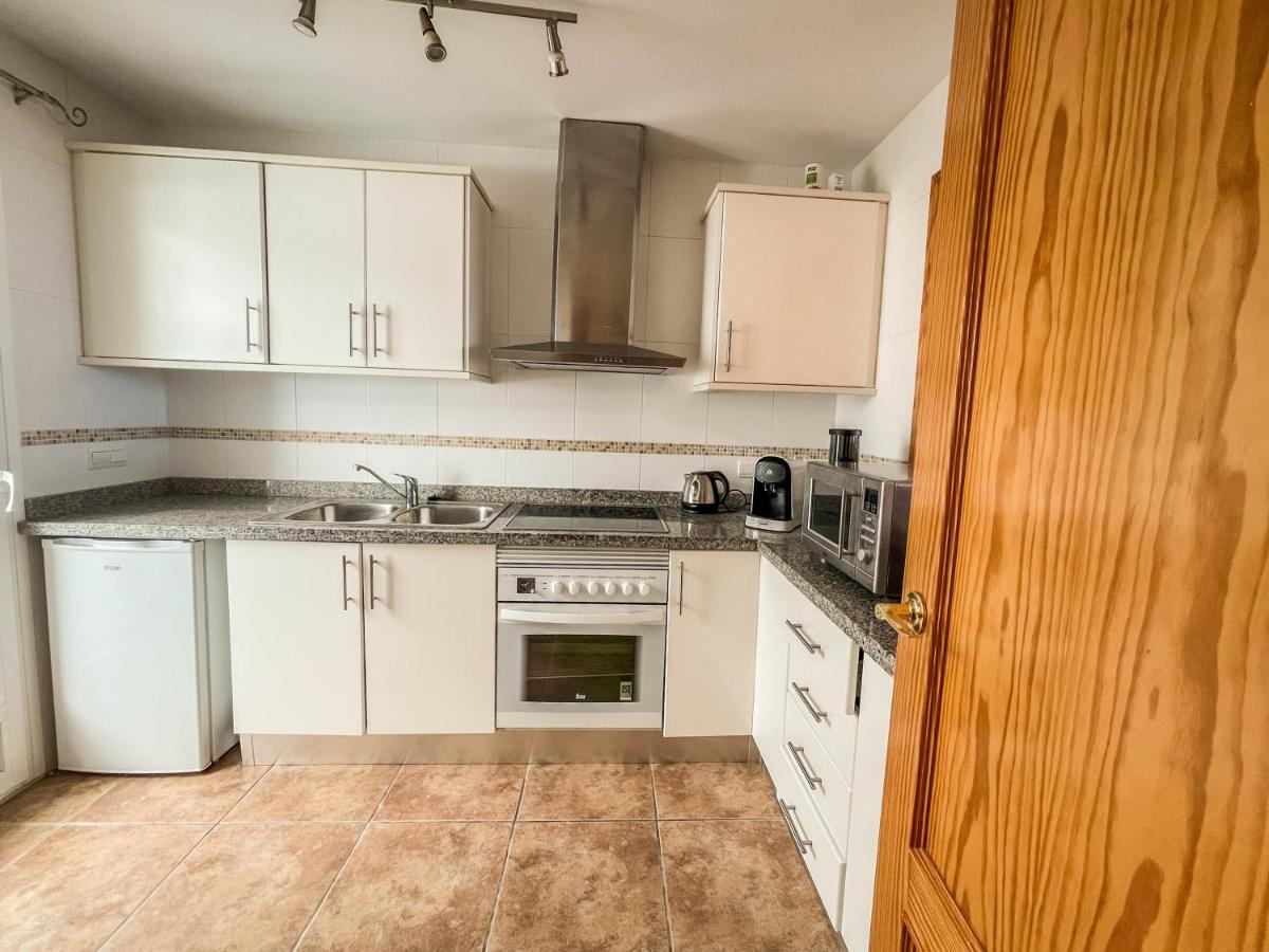 Charming Townhouse With Sea Views & Pool In Altea Calpe