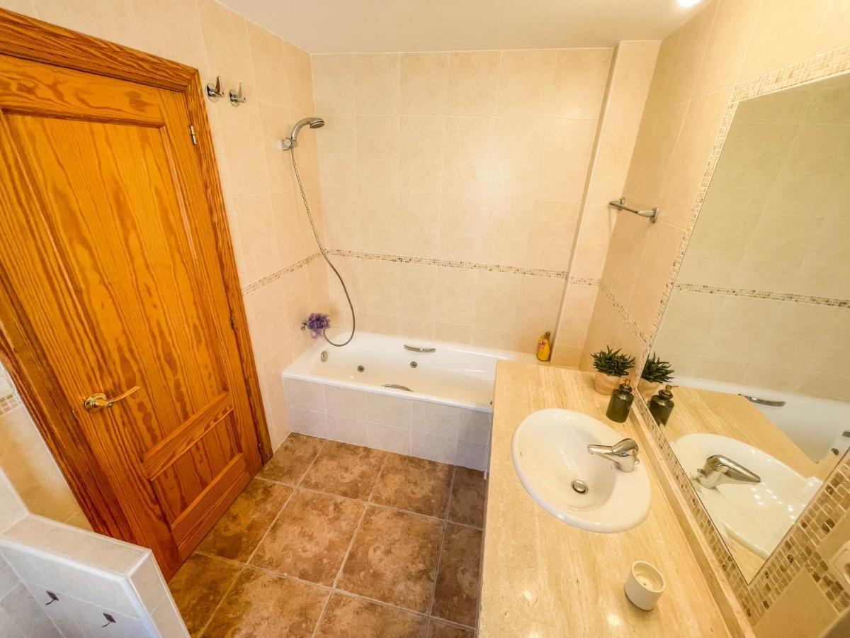 Charming Townhouse With Sea Views & Pool In Altea