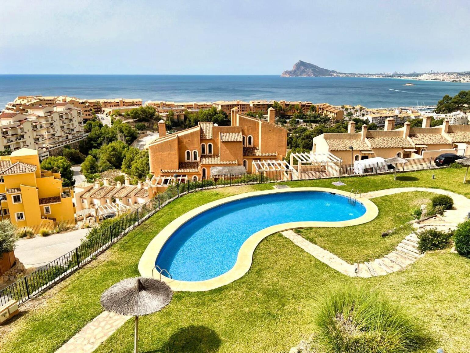 Charming Townhouse With Sea Views & Pool In Altea Holiday home Calpe